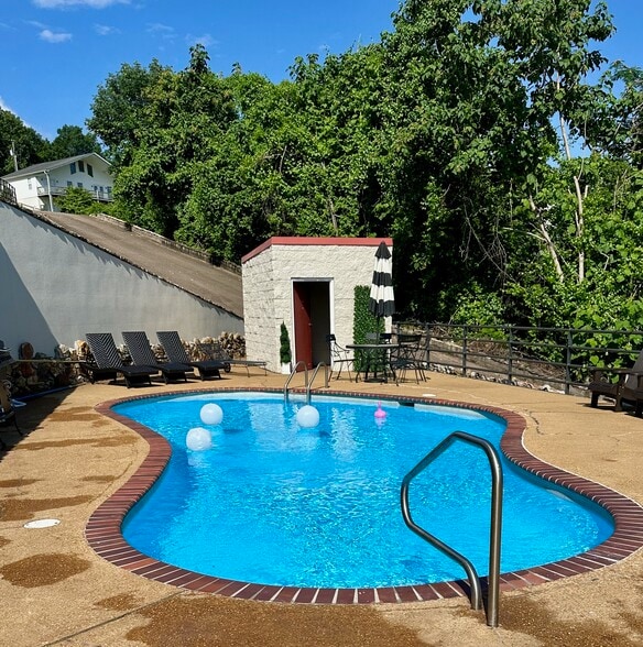More Photos Of 165 Lakeshore Ln, Counce Hotel For Sale