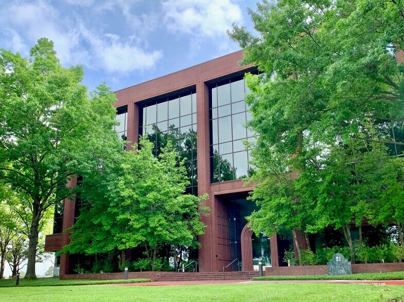 More Photos Of 6425 Youree Dr, Shreveport Office For Lease