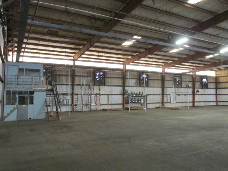 More Photos Of 8409 W Crystal St, Crystal River Manufacturing For Sale