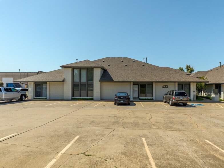 More Photos Of 429 W Wilshire Blvd, Oklahoma City Office For Lease