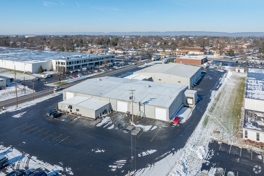 More Photos Of 415 Railroad Ave, Shiremanstown Warehouse For Lease