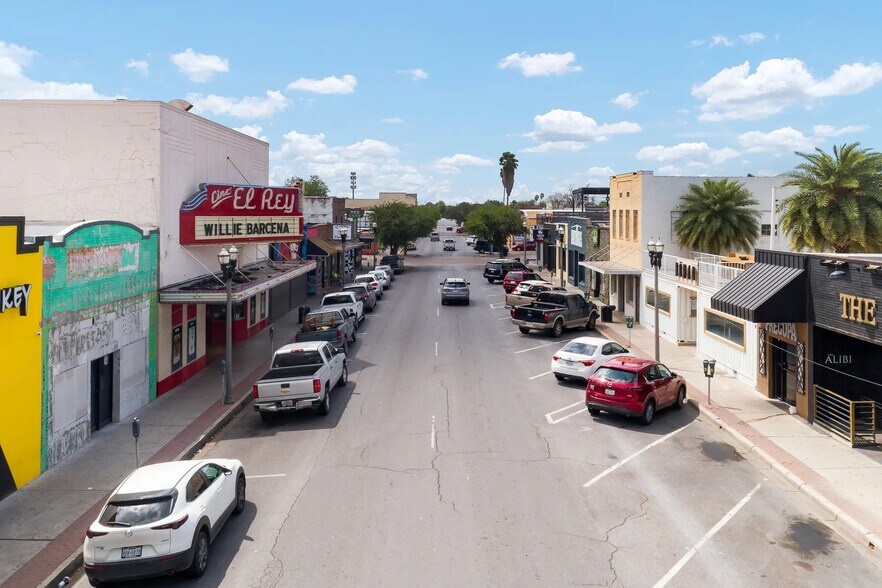 More Photos Of 312 S 17th St, McAllen Bar For Sale