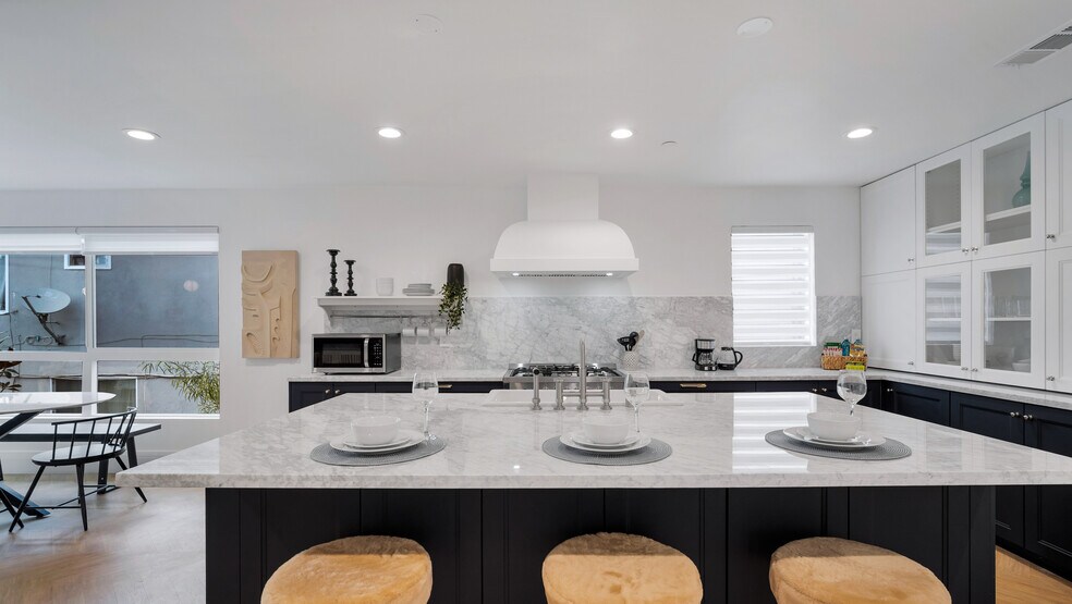 More Photos Of 1351 Seward St, Los Angeles Apartments For Sale