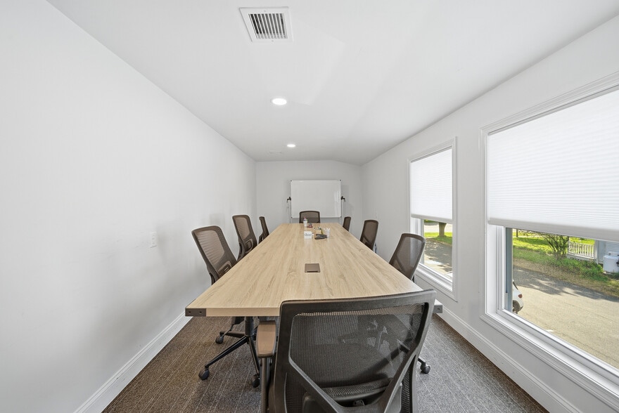 More Photos Of 367 Main St, Oxford Office For Sale
