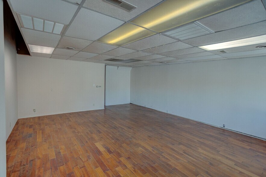 More Photos Of 14 1/2 Main St., Pinckneyville Storefront Retail Office For Sale