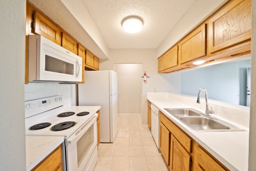 More Photos Of 1947 Greenbriar Colony Dr, Houston Apartments For Sale