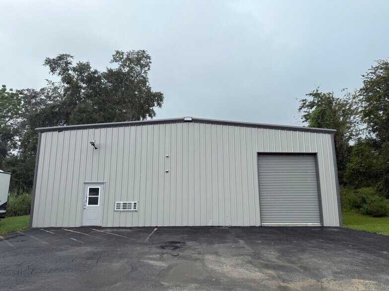 More Photos Of 420-430 Clay Drain Rd, Wildwood Warehouse For Lease
