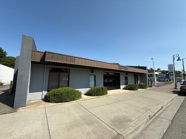 More Photos Of 748 Market St, Redding Office For Sale