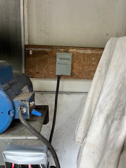 More Photos Of 207 N Temple Ave, Starke Auto Repair For Sale