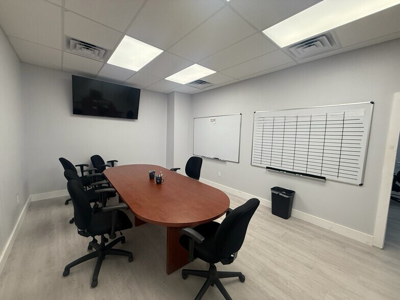 More Photos Of 6860 28th St Cir, Sarasota Warehouse For Sale