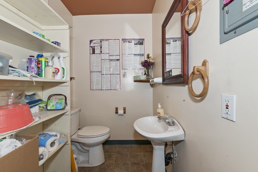 More Photos Of 40728 Village Dr, Big Bear Lake Storefront For Sale