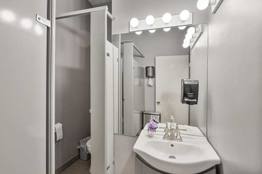 More Photos Of 1707 J St, Omaha Specialty For Sale