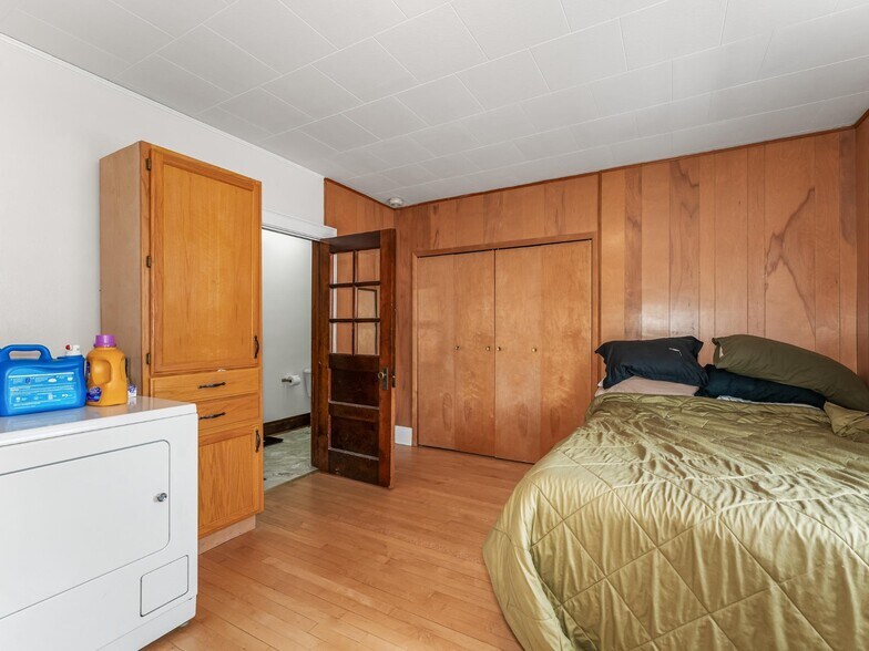 More Photos Of 1791 Superior St, Three Lakes Storefront For Sale