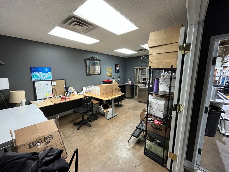 More Photos Of 1150-1162 S Lipan St, Denver Light Manufacturing For Lease