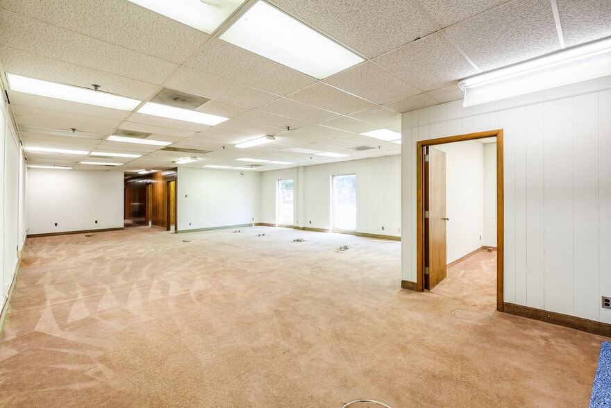 More Photos Of 5500 N Sharon Amity Rd, Charlotte Manufacturing For Lease
