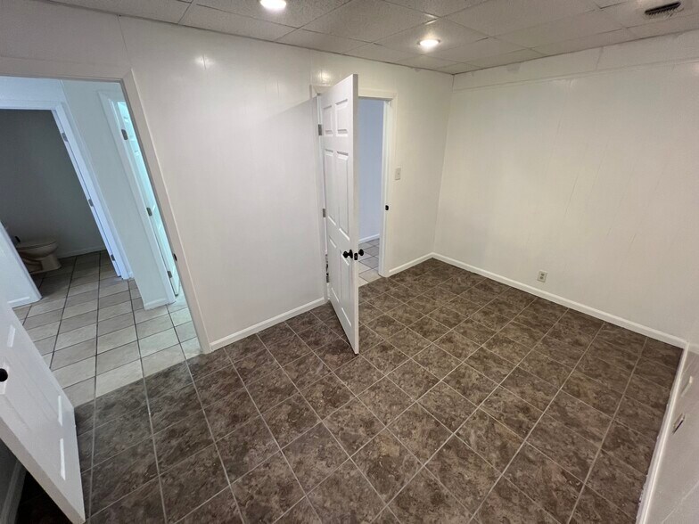 More Photos Of 203 S Main St, Andrews Office For Sale