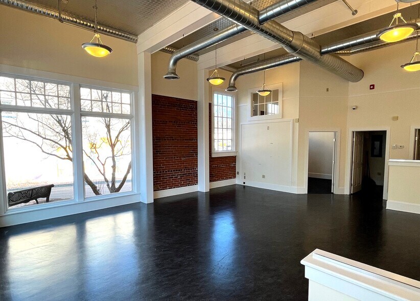 More Photos Of 525 Main St, Stroudsburg Storefront Retail Office For Lease