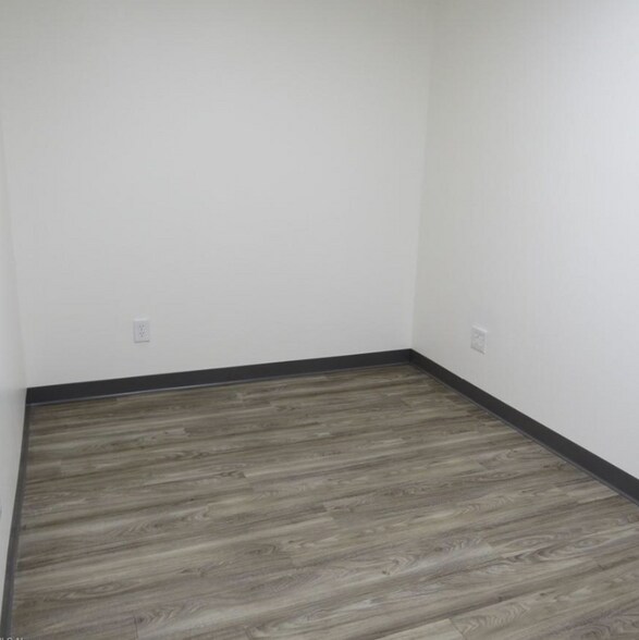 More Photos Of 1228 W 15th St, Lorain Freestanding For Lease