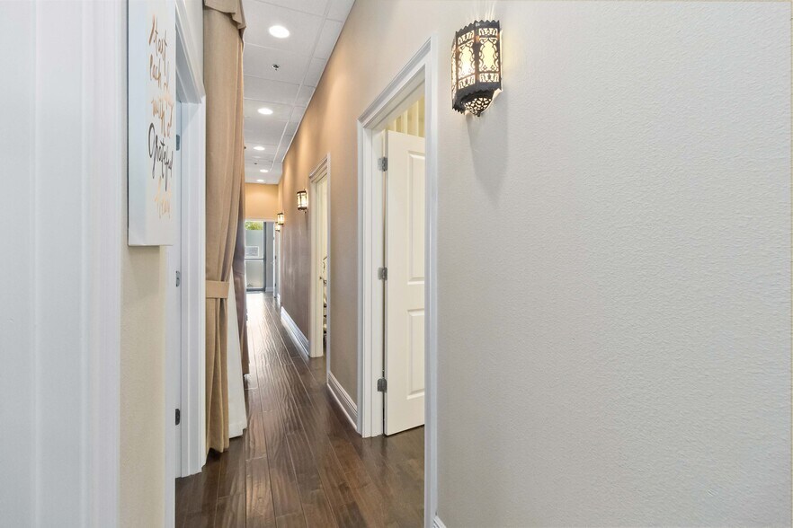 More Photos Of 3730 Avalon Park East Blvd, Orlando Office Residential For Sale