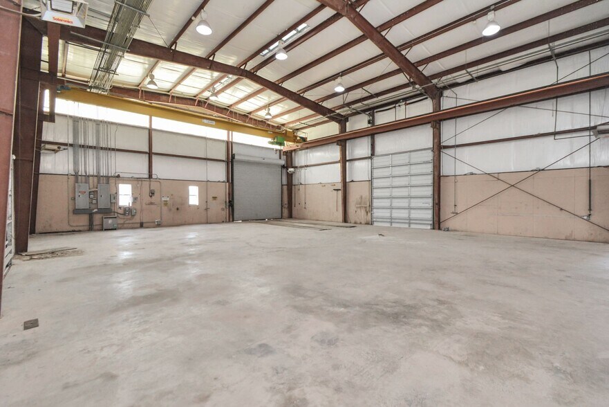More Photos Of 1500 W Highway 6, Alvin Truck Terminal For Lease