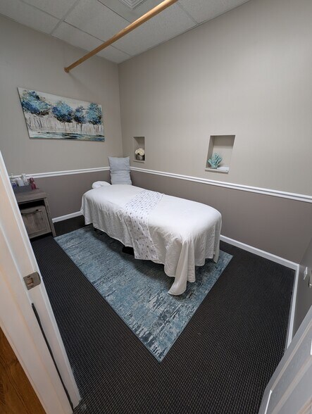 More Photos Of 2111 S Beretania St, Honolulu Storefront Retail Office For Lease