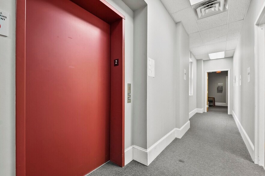 More Photos Of 5 Dover St, New Bedford Office For Lease