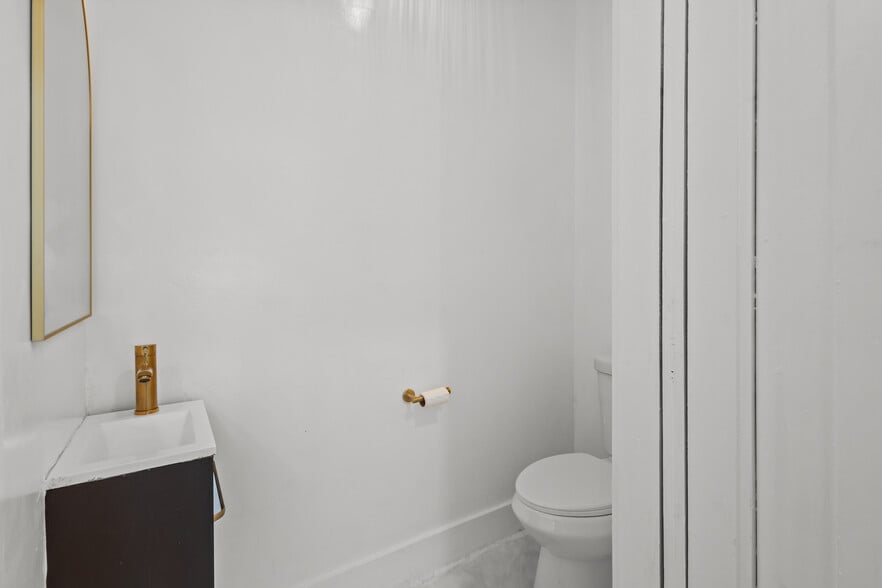 More Photos Of 116 Calverley St, Providence Storefront For Sale