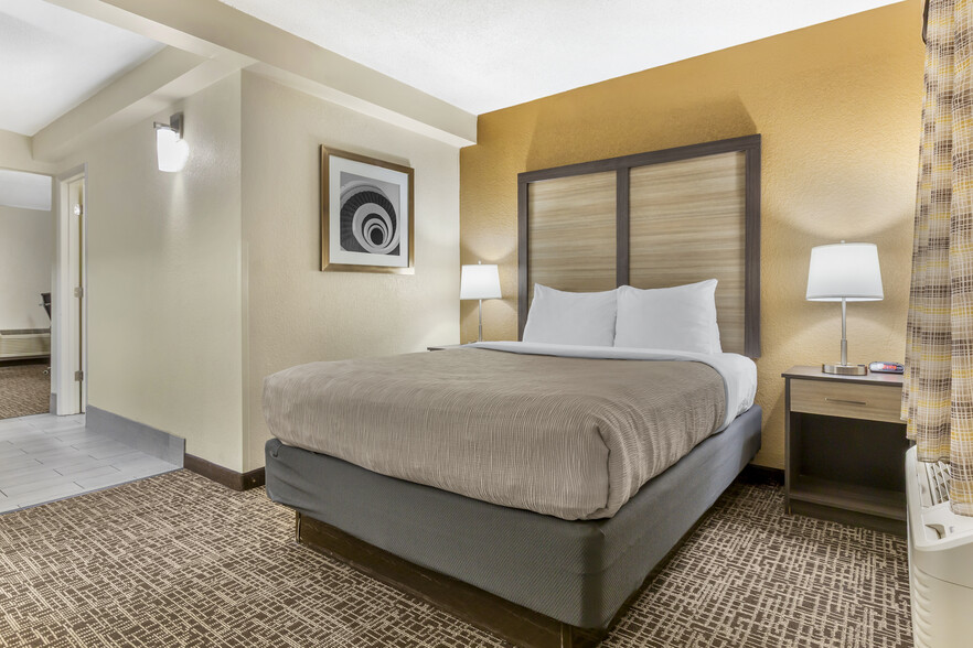 More Photos Of 115 Lake Ave, Spring Lake Hotel For Sale