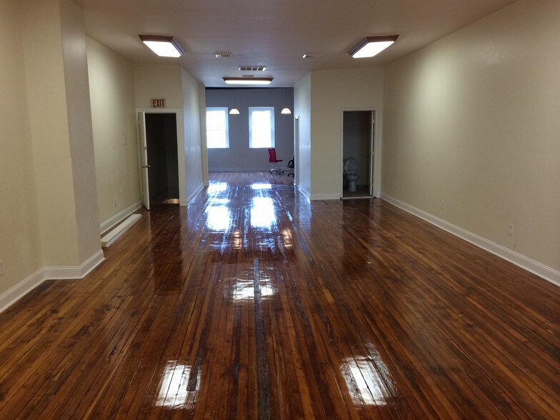 More Photos Of 808 N Broad St, Philadelphia Office For Lease