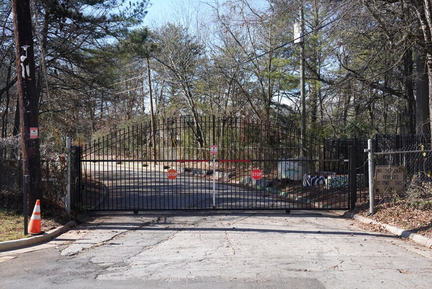 More Photos Of 2200 Reynolds Dr SW, Atlanta Land For Sale