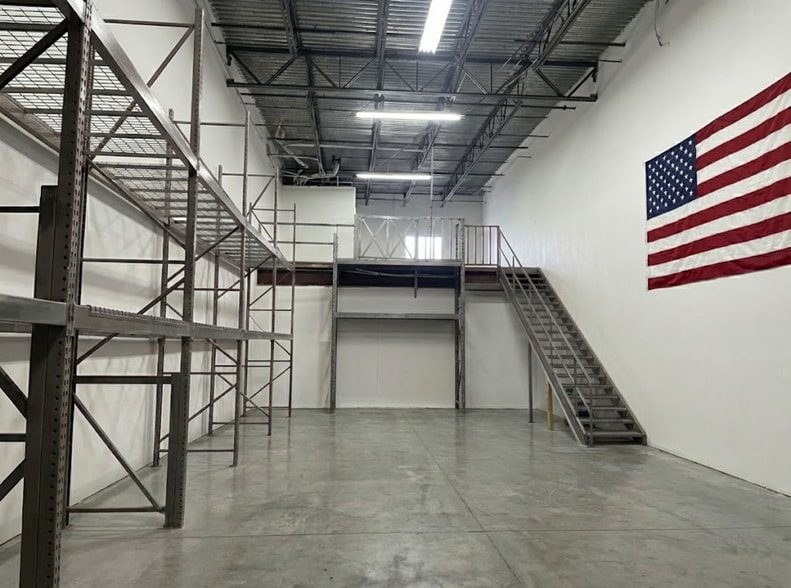 More Photos Of 6321 Porter Rd, Sarasota Light Manufacturing For Lease