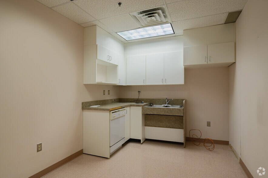 More Photos Of 400 Cresson Blvd, Phoenixville Unknown For Lease