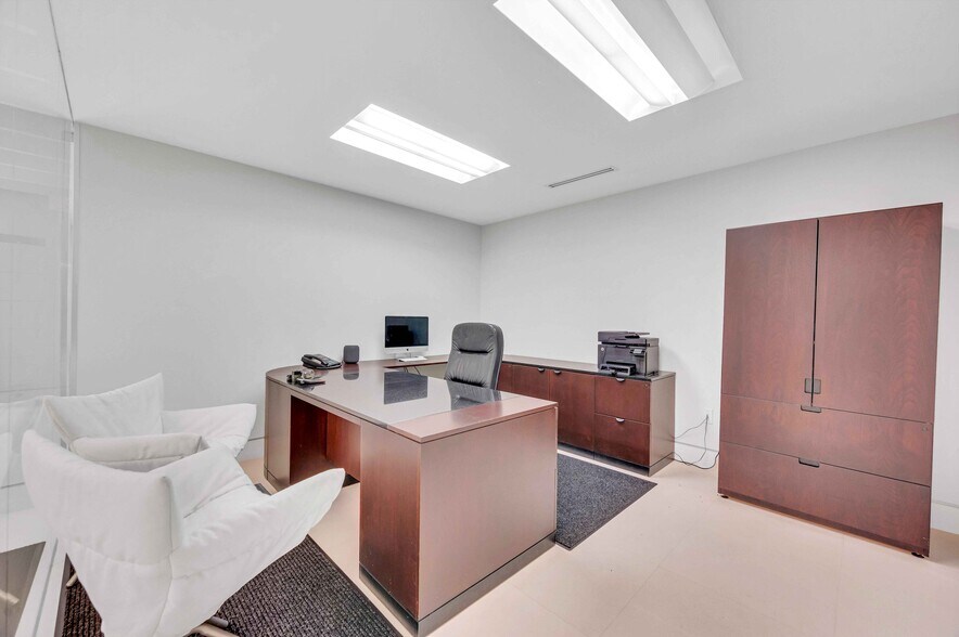 More Photos Of 4621 Ponce De Leon Blvd, Coral Gables Office For Sale