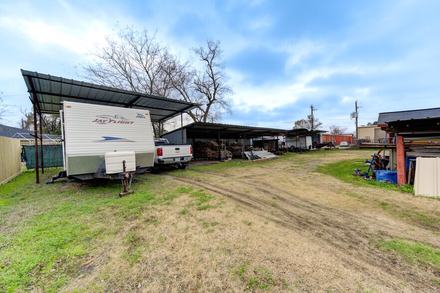 More Photos Of 11217 Todd St, Houston Light Manufacturing For Sale