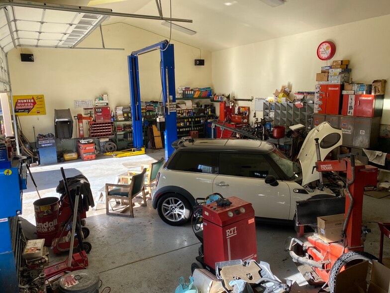 More Photos Of 4875 Black Oak Mine Rd, Garden Valley Auto Dealership For Sale