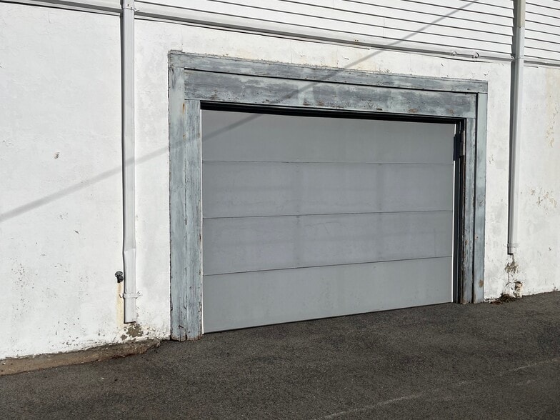 More Photos Of 447 Rantoul St, Beverly Storefront Retail Residential For Lease