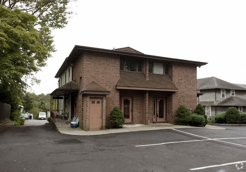 More Photos Of 913 E Butler Pike, Ambler Storefront Retail Office For Lease