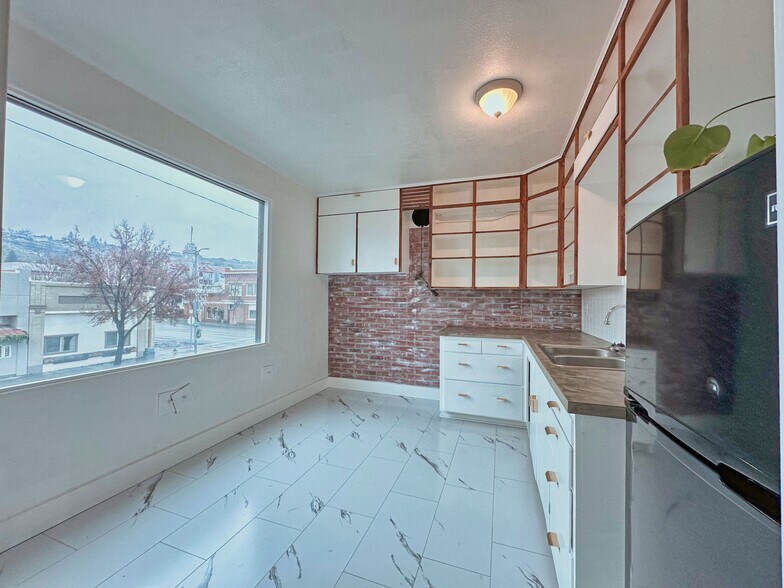 More Photos Of 111 2nd S Ave, Okanogan Storefront Retail Office For Sale