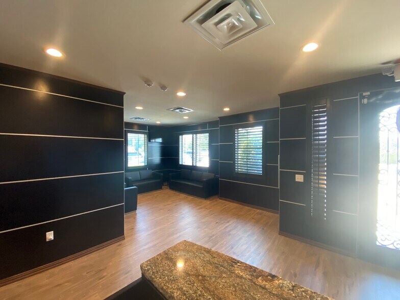More Photos Of 1050 W Campbell Rd, Richardson Medical For Sale