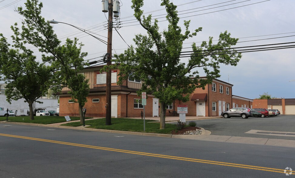 More Photos Of 326 N Stonestreet Ave, Rockville Flex For Lease