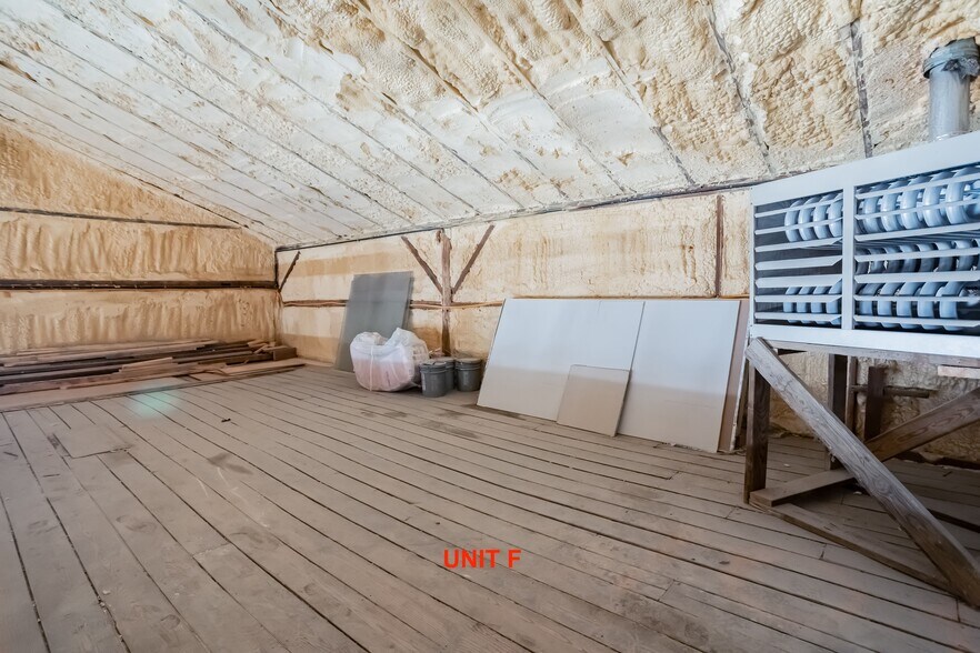 More Photos Of 8758 IN-9, Pendleton Light Manufacturing For Sale