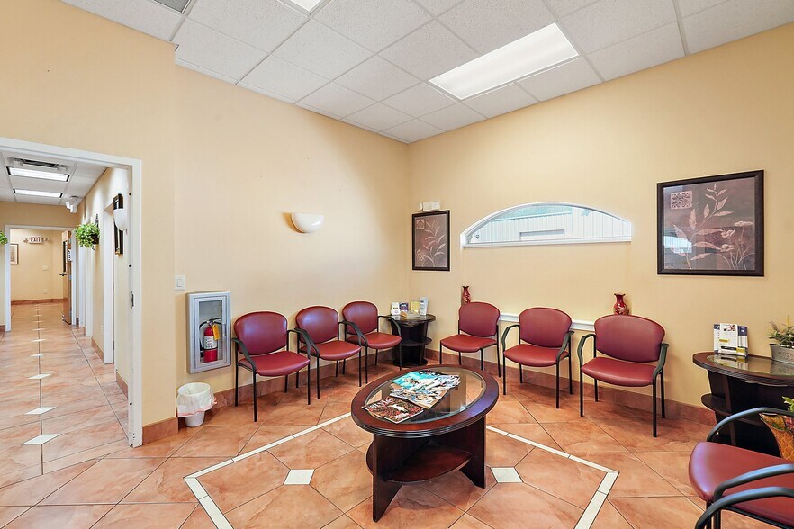 More Photos Of 1414 E Main St, Leesburg Medical For Lease