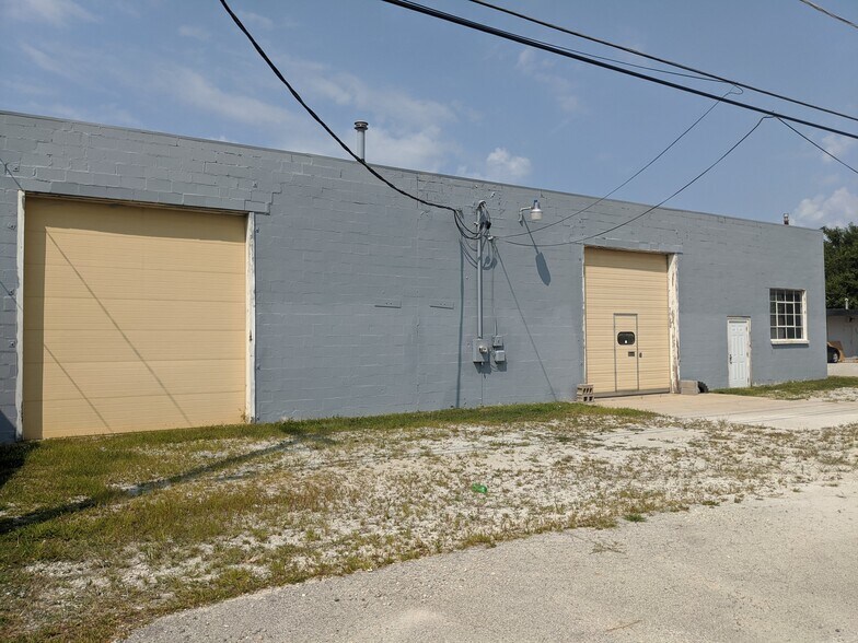 More Photos Of 250 S Kinzie Ave, Bradley Flex For Sale