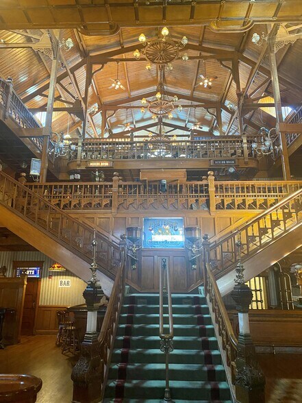 More Photos Of 128 W Church St, Orlando Bar For Lease