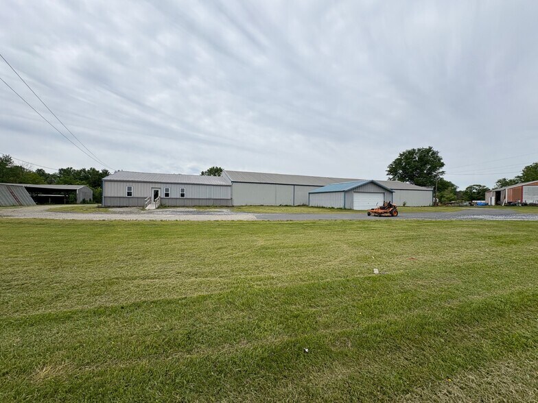 More Photos Of 2020 Chambersburg Rd, Gettysburg Warehouse For Lease
