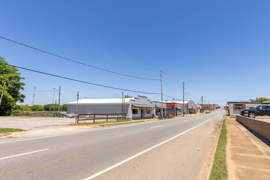 More Photos Of 501 W Forsyth St, Americus General Retail For Sale