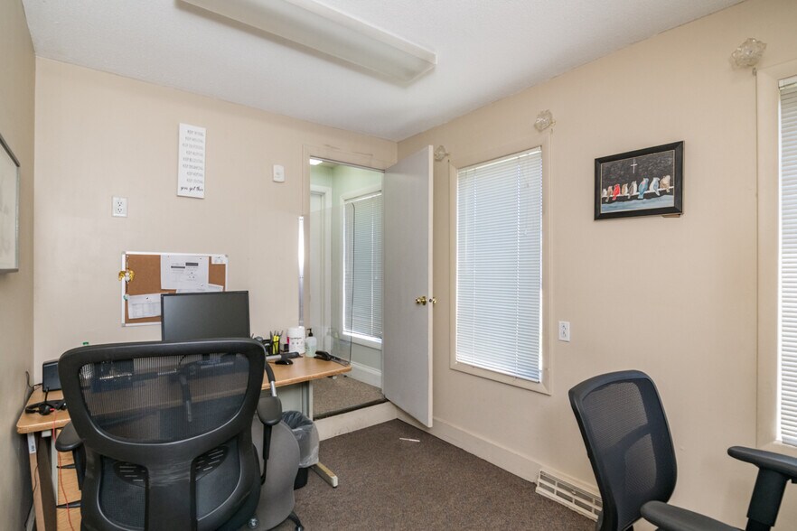 More Photos Of 860 Boston Rd, Springfield Medical For Lease