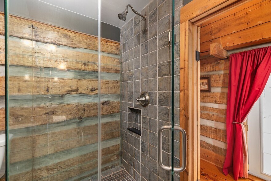 More Photos Of 315 Ganders Dr, Luray Hospitality For Sale