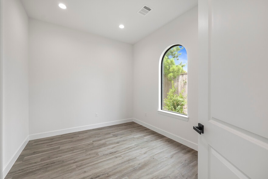More Photos Of 284 Ed English Dr, Shenandoah Medical For Sale