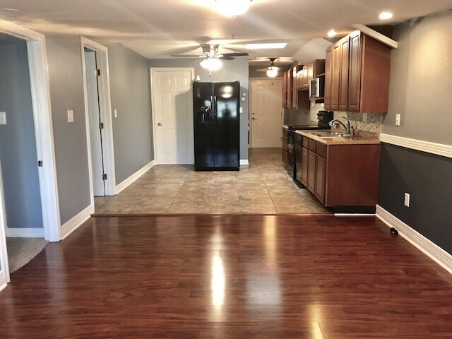 More Photos Of 7648 Broadview Dr, Houston Apartments For Sale